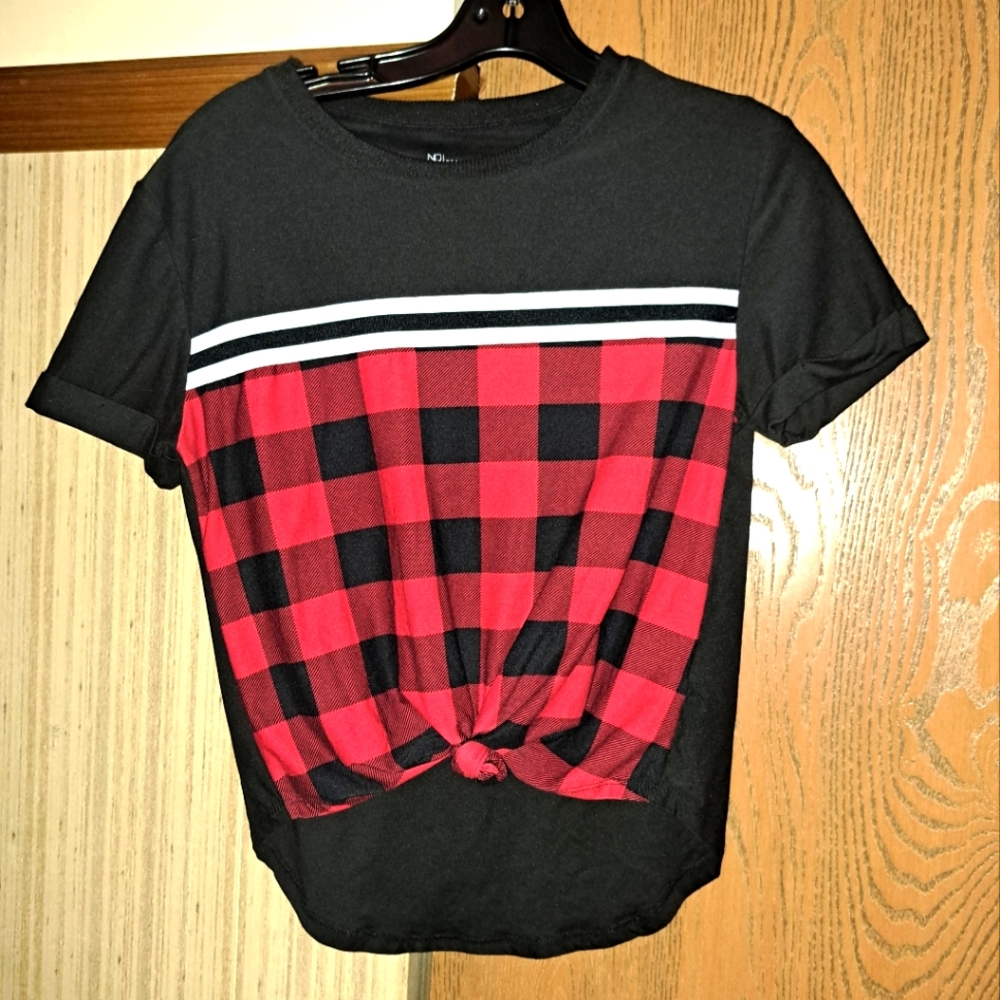 No Boundari Plaid women's front tie tee
